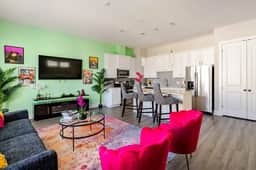 Spacious 3BR Stay w/ Parking - 7mi from Downtown
