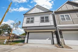 Convenient 3BR 9 mins from Dwtn Houston w/ Parking