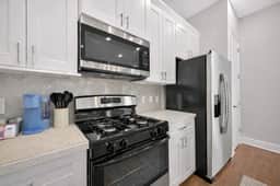 Modern Hot tub Home | 3BR/2.5BA | 15mi to NRG