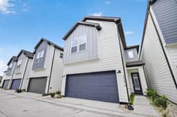 Pet-Friendly 3BR w/ Parking - 7 mins from Downtown