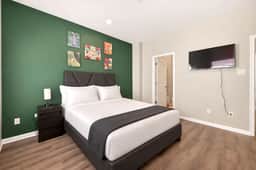 3BR Cozy Getaway w/ Free Parking & Outdoor Space