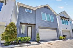 Luxury 3BR in Gated Community | Near Downtown