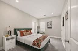 Designer Home | Private Backyard | Self Check-In