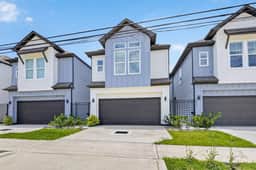 Modern 3BR Home w/ Garage & Fast WiFi
