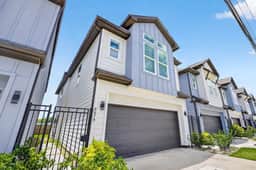 Modern 3BR Home w/ Garage & Fast WiFi