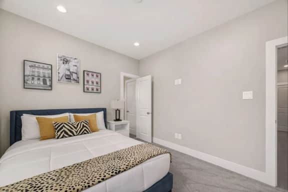 Cozy 3BR Home w/ Free Parking & Full Kitchen