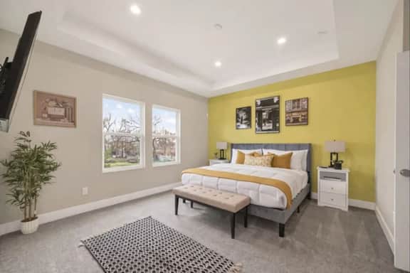 Cozy 3BR Home w/ Free Parking & Full Kitchen