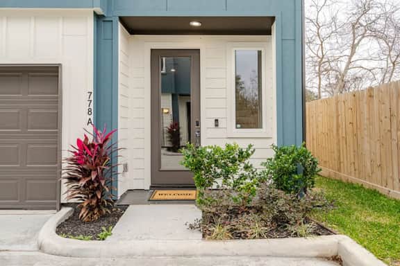FIFA World Cup | Luxe 3BR Townhome | King Suite