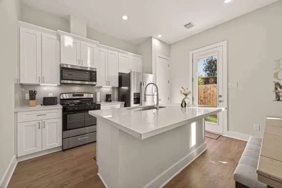 FIFA World Cup | NEW Colorful 3BR + Free Parking