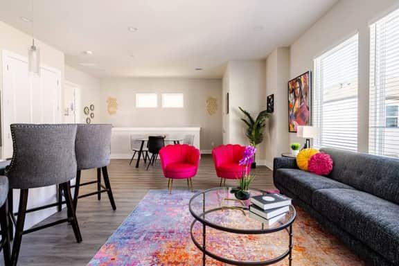 Spacious 3BR Stay w/ Parking - 7mi from Downtown
