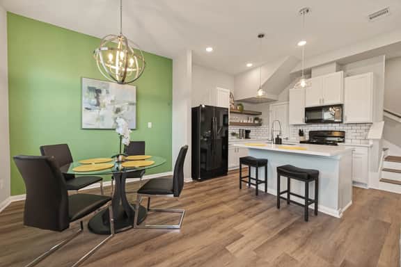 Convenient 3BR 9 mins from Dwtn Houston w/ Parking