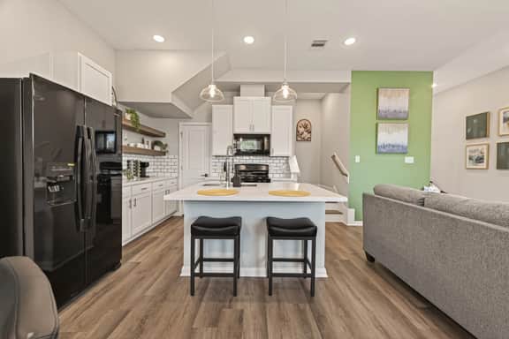 Convenient 3BR 9 mins from Dwtn Houston w/ Parking