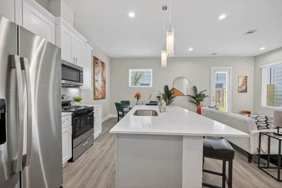 Modern 3BR Houston | 9 mins to Downtown + Parking