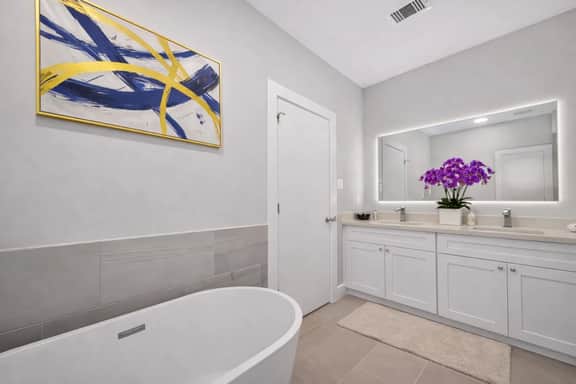 Houston Home Near NRG Stadium w/ Hot Tub & Parking