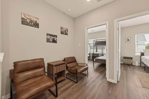 3BR Near Houston Dwtn w/ Grill, Parking & Yard