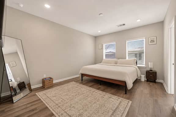 3BR Near Houston Dwtn w/ Grill, Parking & Yard