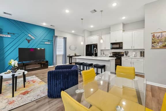 Spacious Home 12 miles from IAH Airport w/ Hot Tub