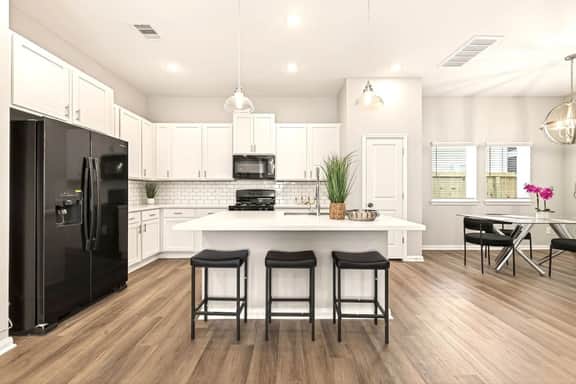 3BR Cozy Getaway w/ Free Parking & Outdoor Space