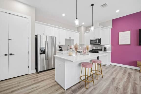 Luxury 3BR in Gated Community | Near Downtown