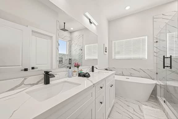 Perfect for Family Stays 3BR near Downtown w/ Yard