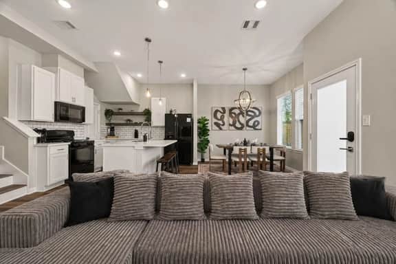 Spacious 3BR w/ Yard- Minutes from Top Attractions
