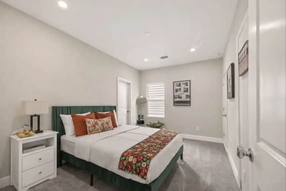 Designer Home | Private Backyard | Self Check-In