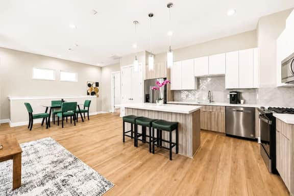 Cozy Home for Business Trips Near IAH& HOU Airport