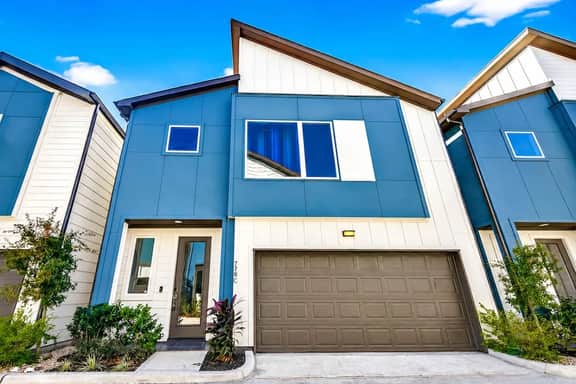 Cozy Home for Business Trips Near IAH& HOU Airport