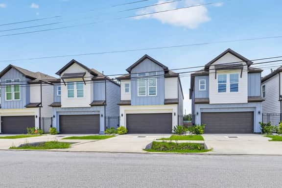Modern 3BR Home w/ Garage & Fast WiFi