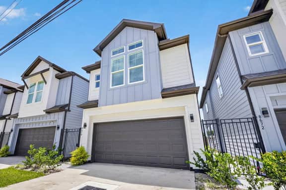 Modern 3BR Home w/ Garage & Fast WiFi