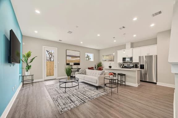 Cozy 3BR Home w/ Free Parking & Full Kitchen