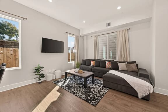 FIFA World Cup | NEW Colorful 3BR + Free Parking