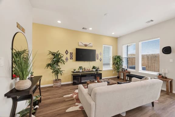 3BR Home w/ Free Parking- 15 mins from IAH Airport