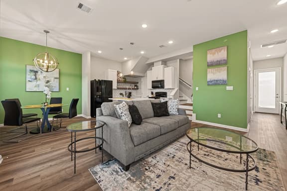 Convenient 3BR 9 mins from Dwtn Houston w/ Parking
