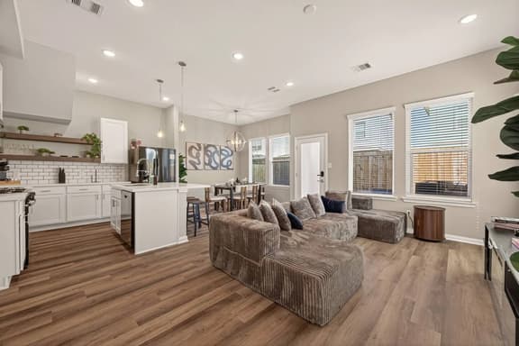Spacious 3BR w/ Yard- Minutes from Top Attractions