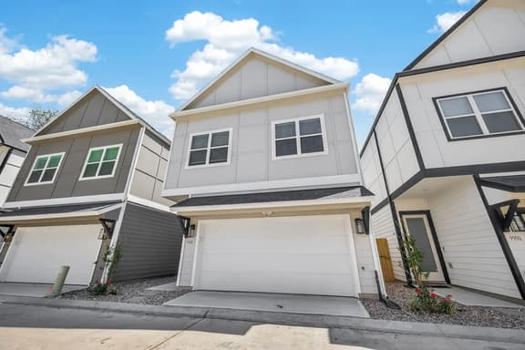 3BR Near Houston Dwtn w/ Grill, Parking & Yard
