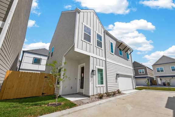 3BR Cozy Getaway w/ Free Parking & Outdoor Space