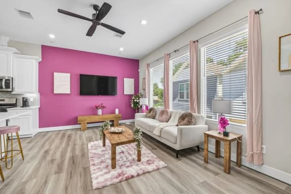 Luxury 3BR in Gated Community | Near Downtown