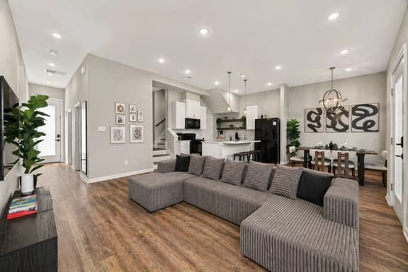 Spacious 3BR w/ Yard- Minutes from Top Attractions