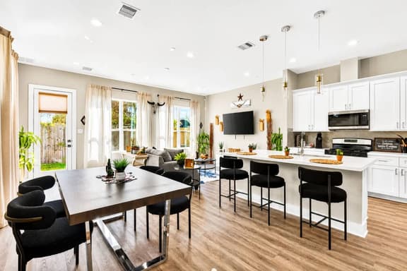 Charming 3BR with Parking 20 mins from NRG Stadium
