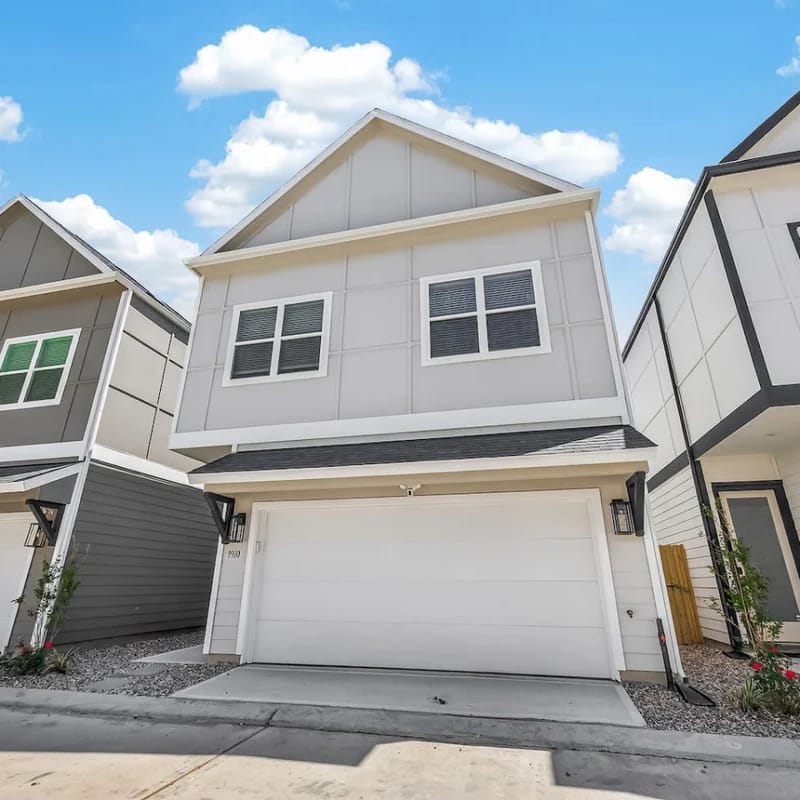 3BR Near Houston Dwtn w/ Grill, Parking & Yard
