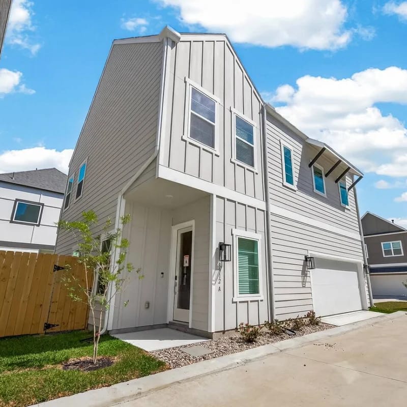 3BR Cozy Getaway w/ Free Parking & Outdoor Space